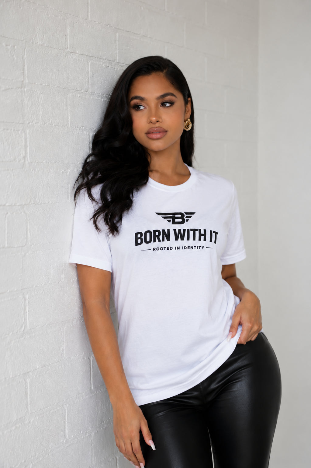 WOMEN'S SLIM FIT CREWNECK T-SHIRT
