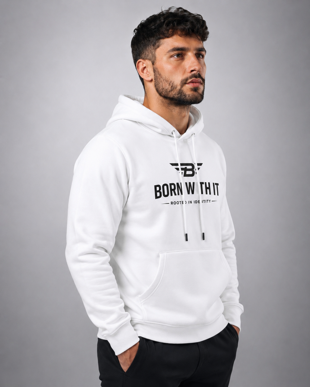 SUDADERA CON CAPUCHA DE FELPA BLANCA ESTILO URBANO | BORN WITH IT BY DESIGN